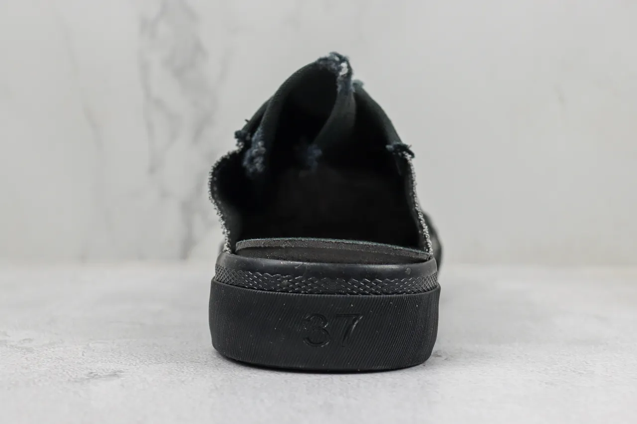 Chaussure de toile noire à lacets et à enfiler 9