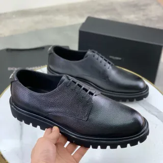 Chaussures Oxford en cuir granité noir avec semelle chunky à crampons