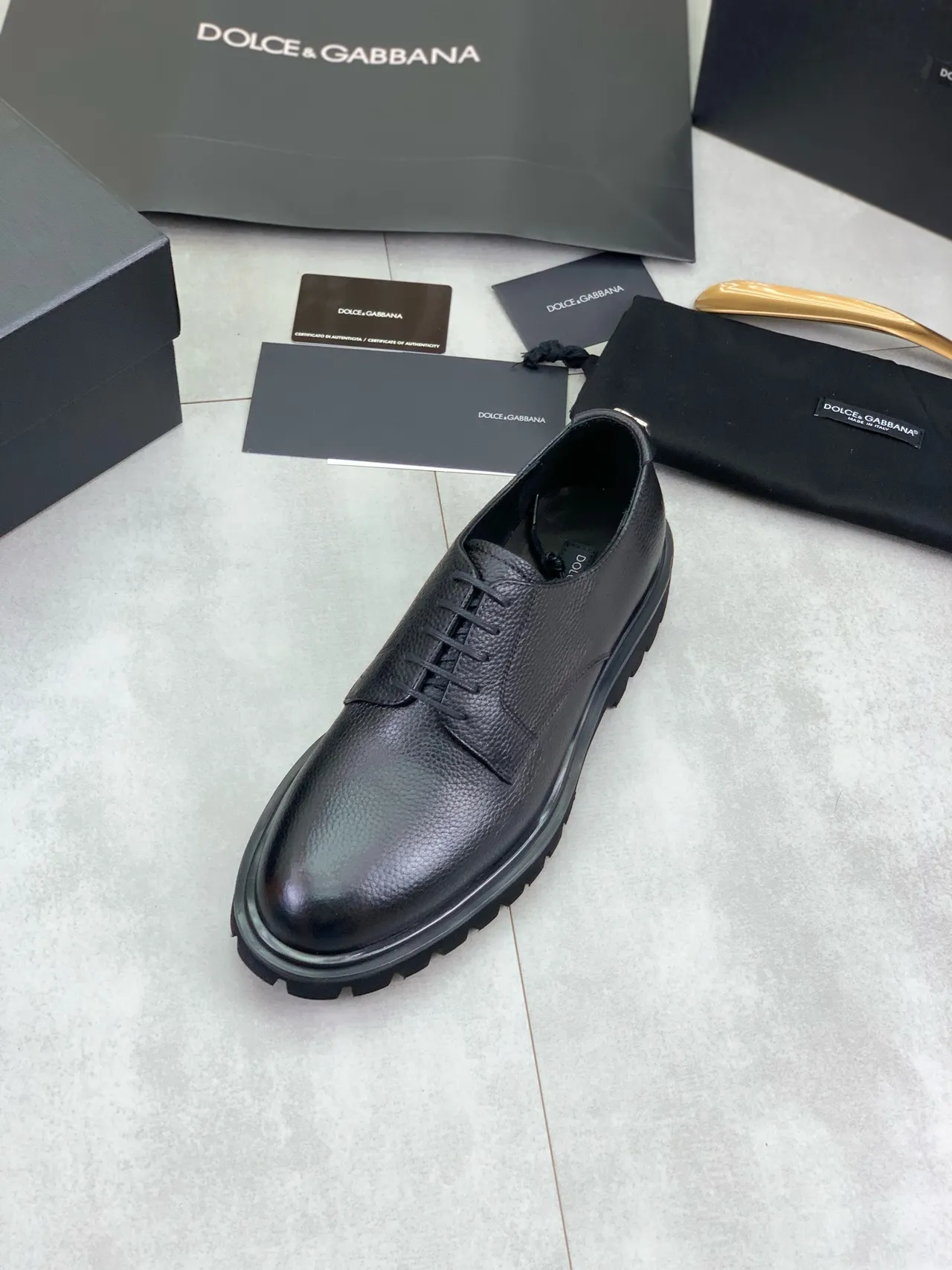 Chaussures Oxford en cuir granité noir avec semelle chunky à crampons 4