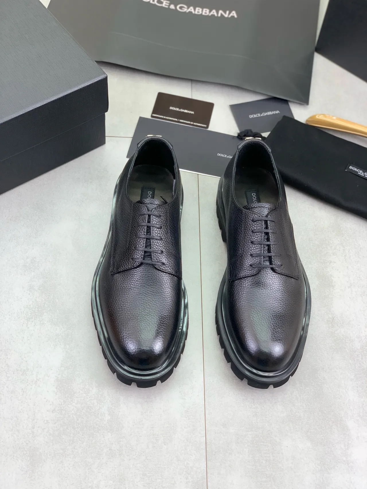 Chaussures Oxford en cuir granité noir avec semelle chunky à crampons 5