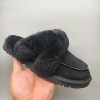Zapatillas de casa negras de peluche de piel sintética con correa y parte superior de ante sintético