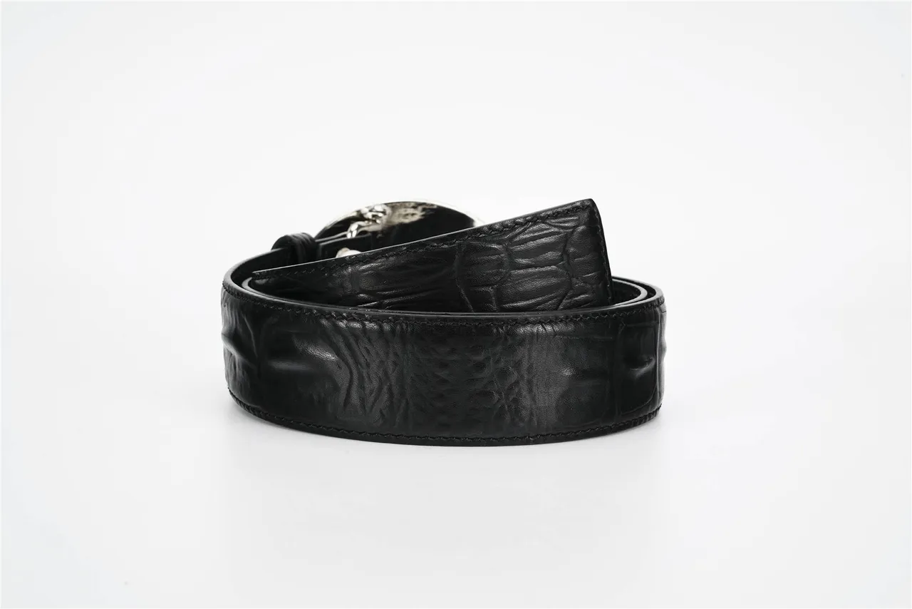 Ceinture en cuir noire avec boucle argentée fleur de lis ornée crocodile embossé 4