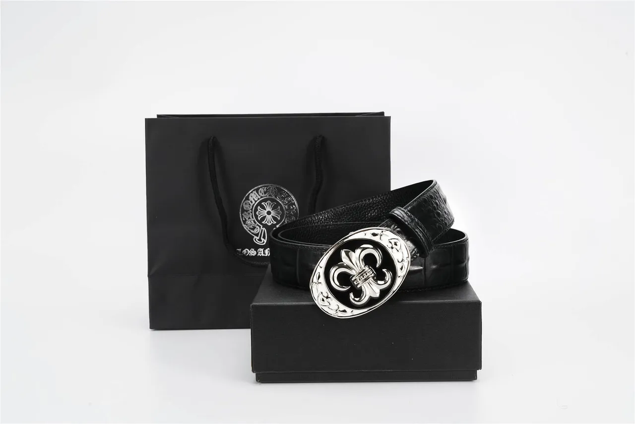 Ceinture en cuir noire avec boucle argentée fleur de lis ornée crocodile embossé 5