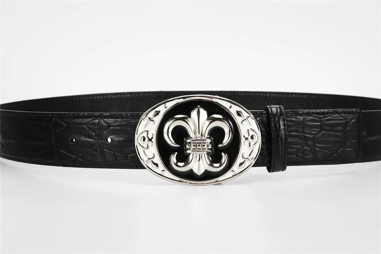 Ceinture en cuir noire avec boucle argentée fleur de lis ornée crocodile embossé 8