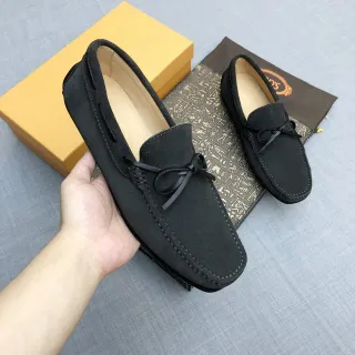 مكاسين أسود من السويد مع قوس سوداء