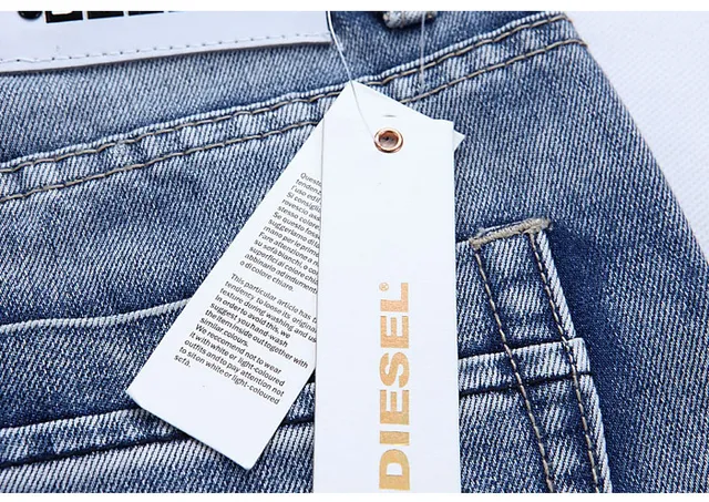 Shorts de Denim Azul Negro con Lavado Medio y Dobladillo Acanalado 3