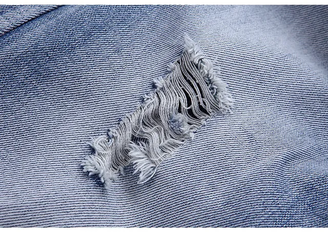 Shorts de Denim Azul Negro con Lavado Medio y Dobladillo Acanalado 5