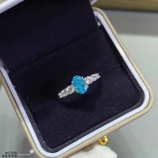 蓝银椭圆形中央宝石三石不对称戒指