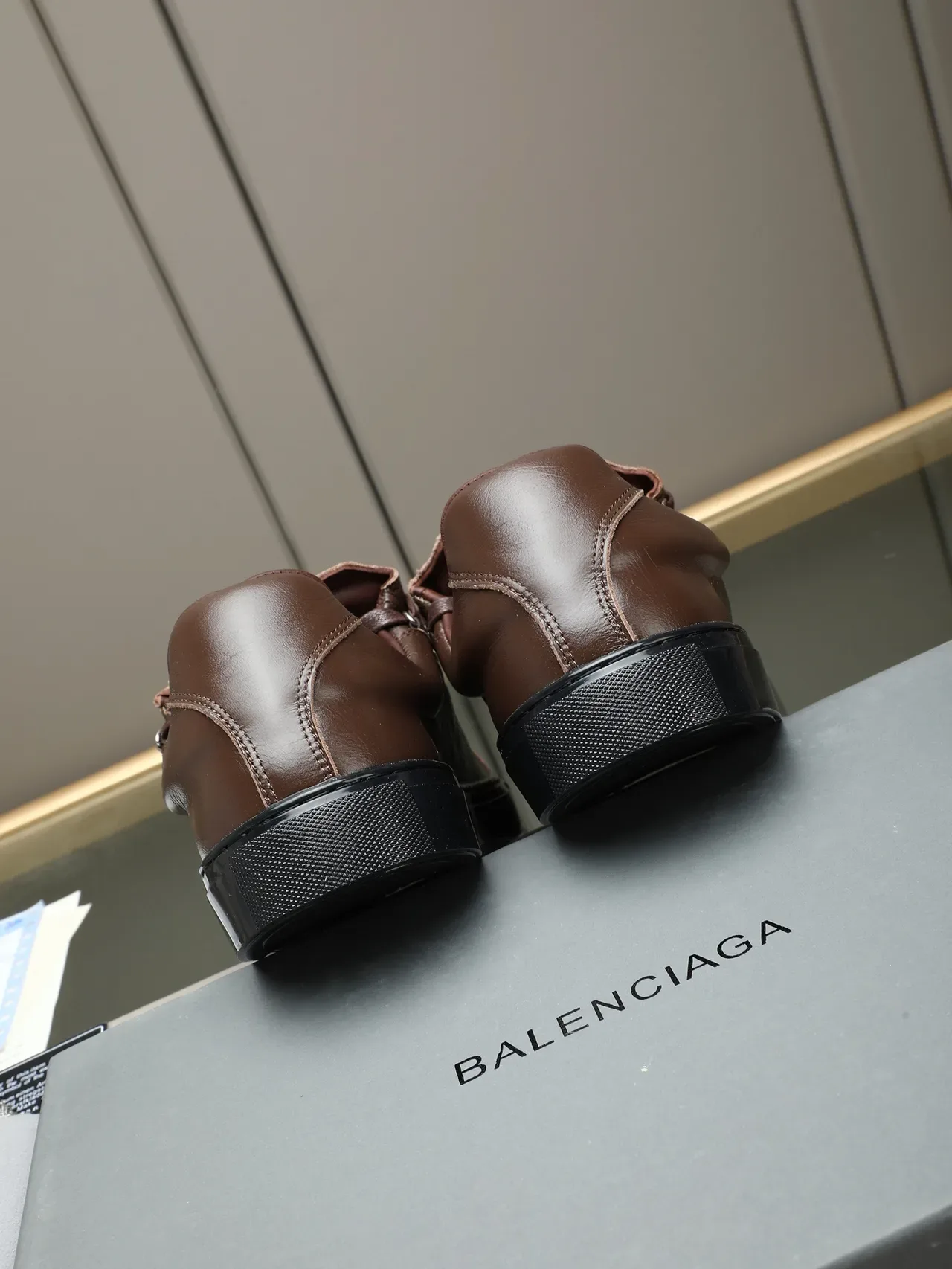 Sapato casual de couro marrom com cadarço 3