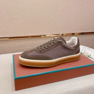 حذاء رياضي منخفض مربوط بني شبكي وأبو بري
