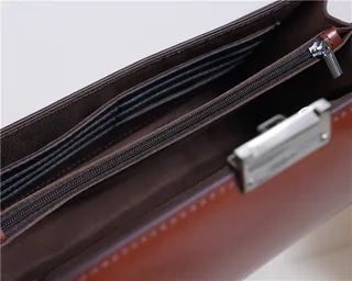 حقيبة معصمية بنية فضية جلدية هيكلية ذات غطاء مقلوب 12