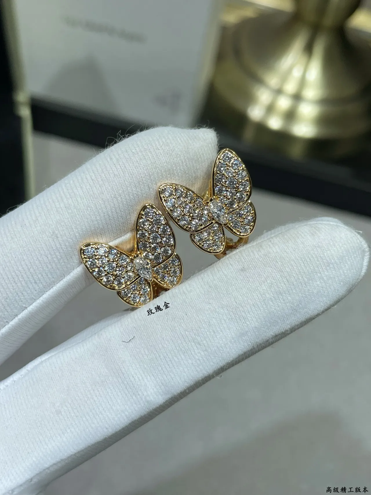 Mariposa Pavé Crystal Stud Aretes 7
