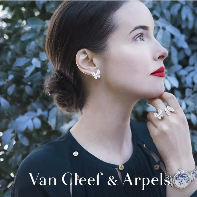 Mariposa Pavé Crystal Stud Aretes 9