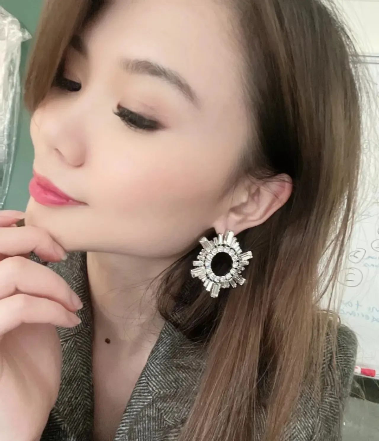 Circular Radiating Baguette-Cut Crystal Stud Earrings 2