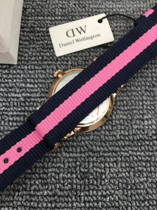 Daniel Wellington Montre Quartz Minimaliste Sangle NATO Navy Pink 3