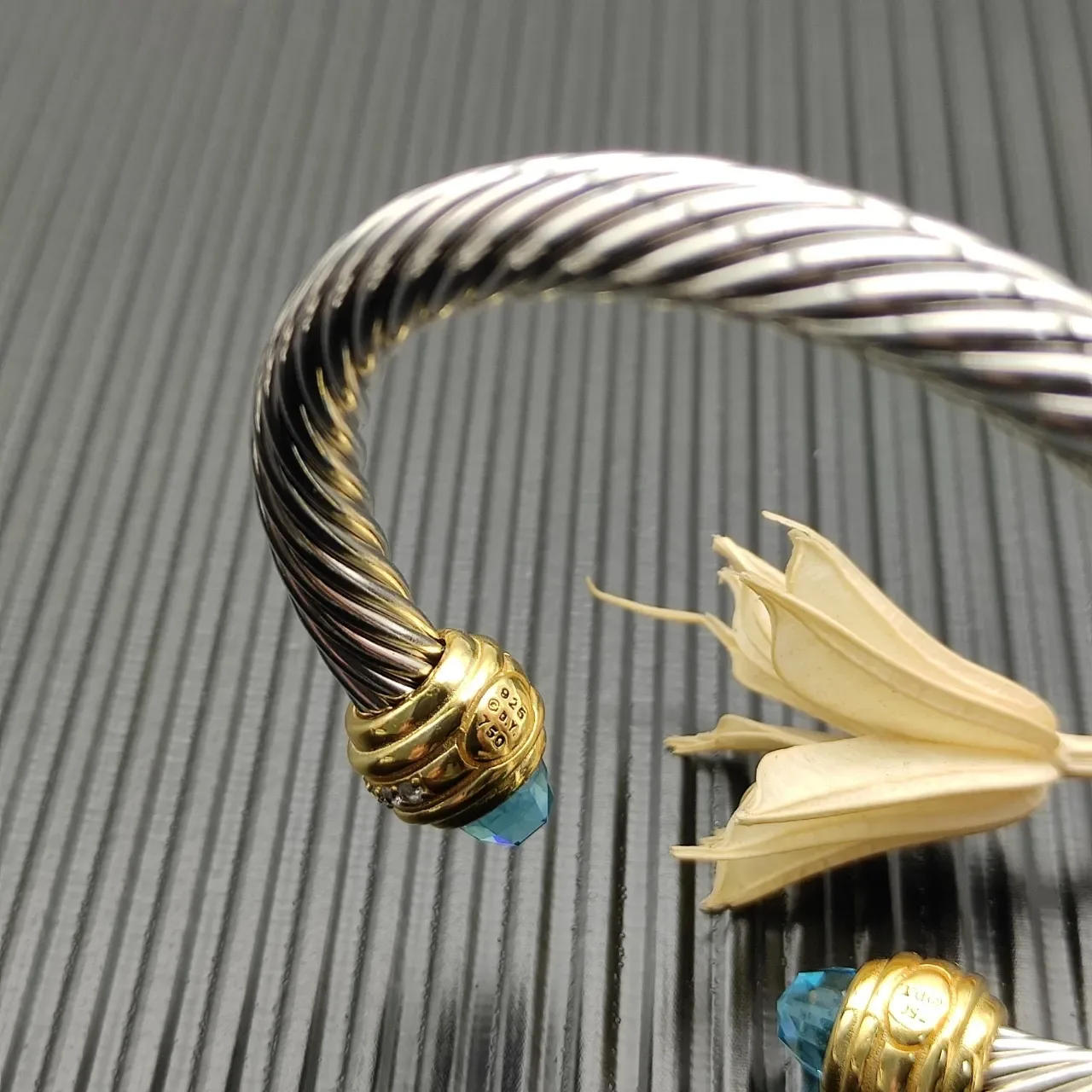 David Yurman Cable Classics Bracelete em metal bicolor prata e dourado trançado 7