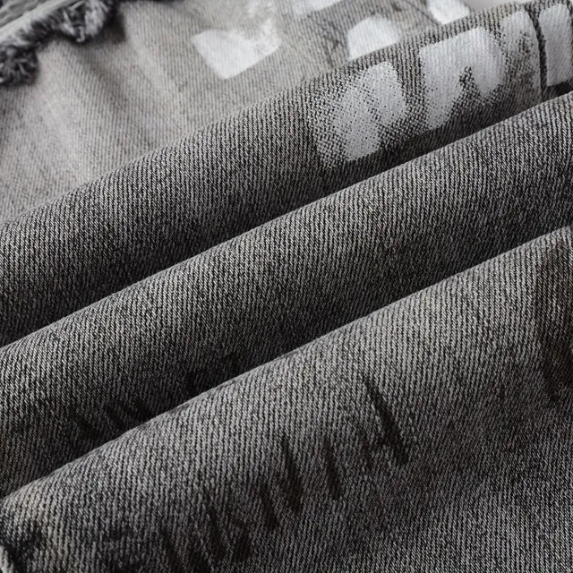 jeans slim-fit cinza lavado com estampa graffiti e design distressed 12