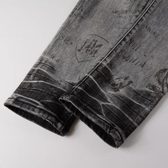 jeans slim-fit cinza lavado com estampa graffiti e design distressed 13