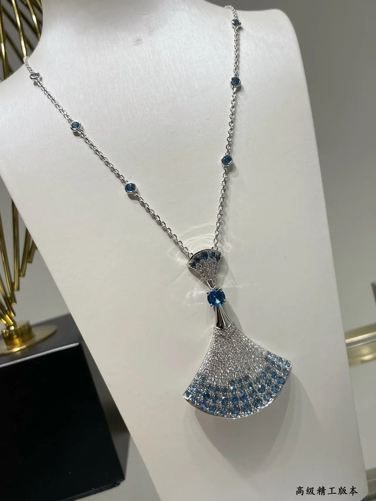 Fan-Shaped Gradient Blue and White Pavé Pendant Necklace 3