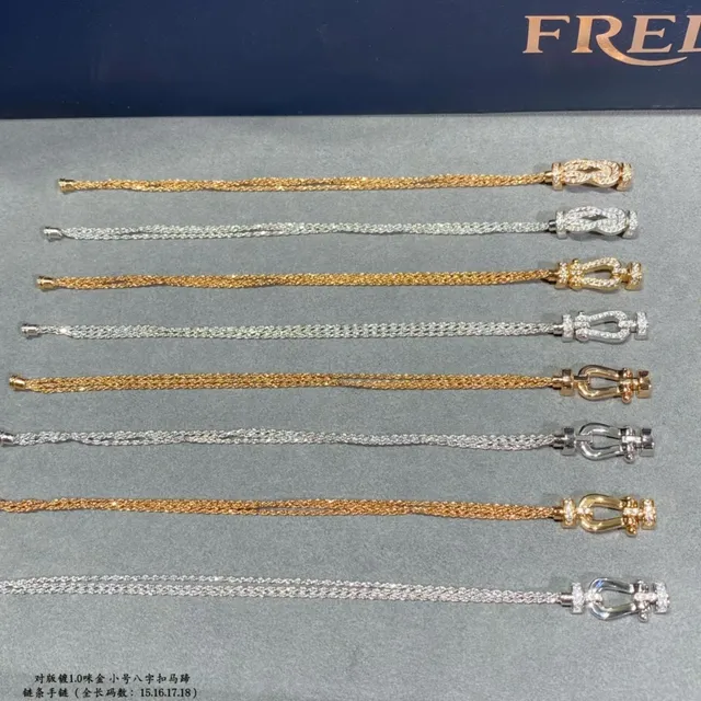 Figure-Eight Knot Pavé Crystal Chain Bracelet 2