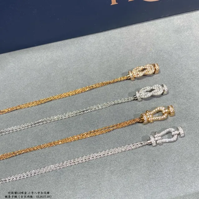 Figure-Eight Knot Pavé Crystal Chain Bracelet 4