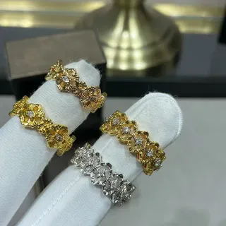 फ्लोरल ओपनवर्क पावे-सेट गोल्ड एंड सिल्वर टोन की अंगूठियाँ