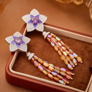 Brincos florais Pavé-Set de esmalte roxo e borla de contas iridiscentes