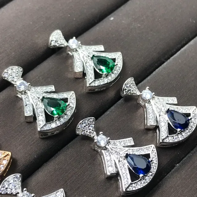 Colgante de joyería con motivo de lazo en tono dorado y plateado y gema en forma de lágrima 3