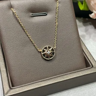Collier chaîne dorée noire circulaire pendentif compas-etoile