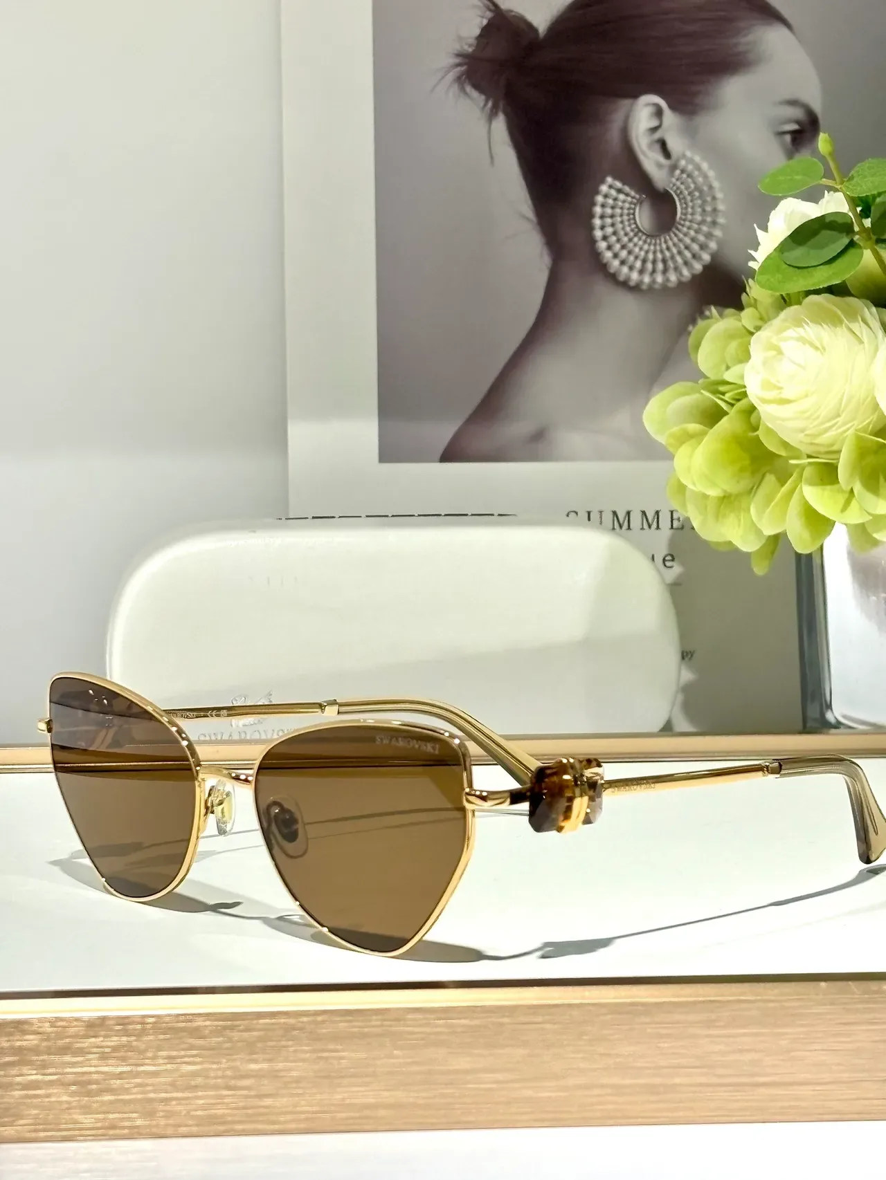 Lunettes de soleil doré vert géométrique forme œil de chat silhouette cadre métallique 5