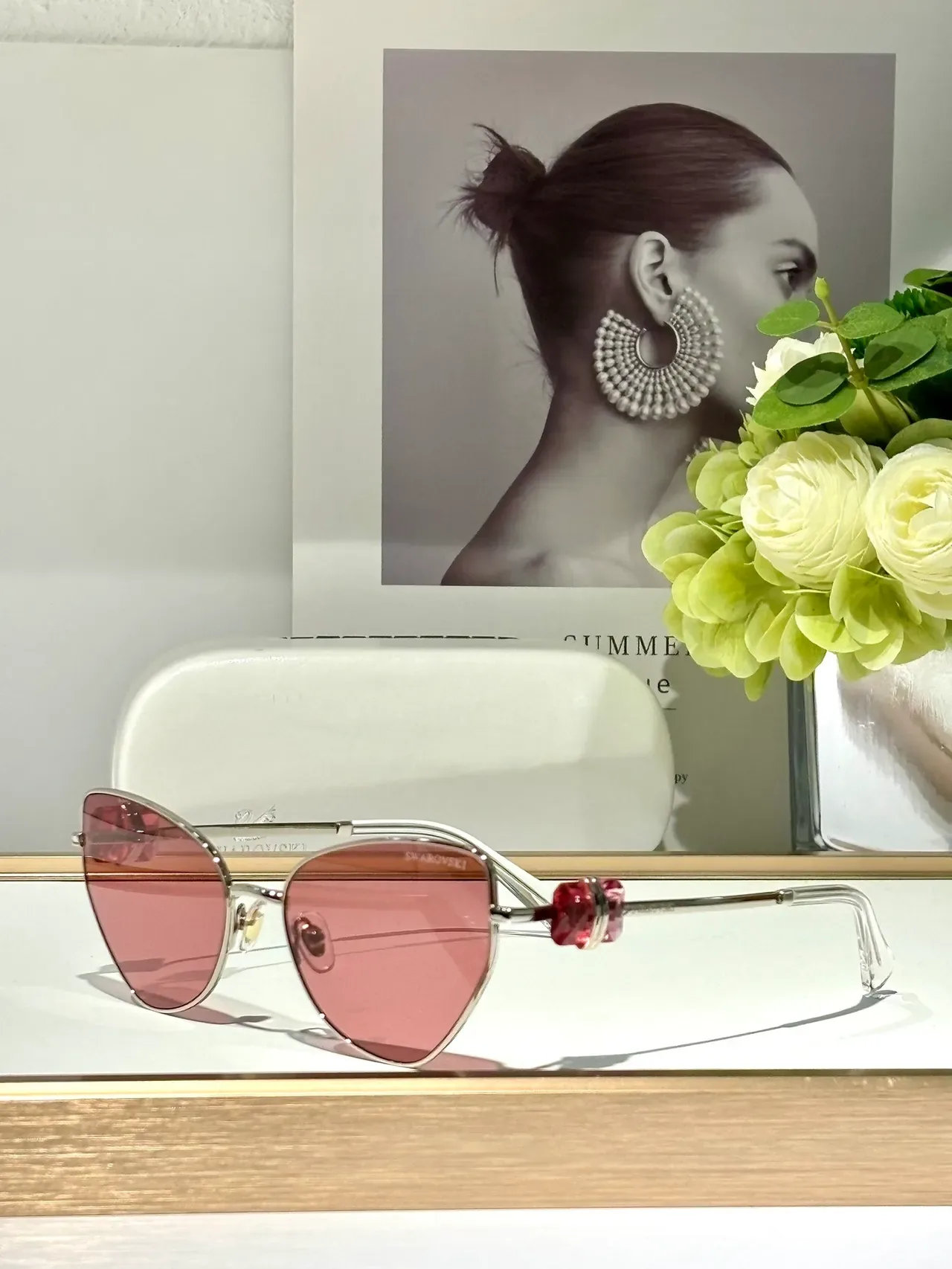 Lunettes de soleil doré vert géométrique forme œil de chat silhouette cadre métallique 7