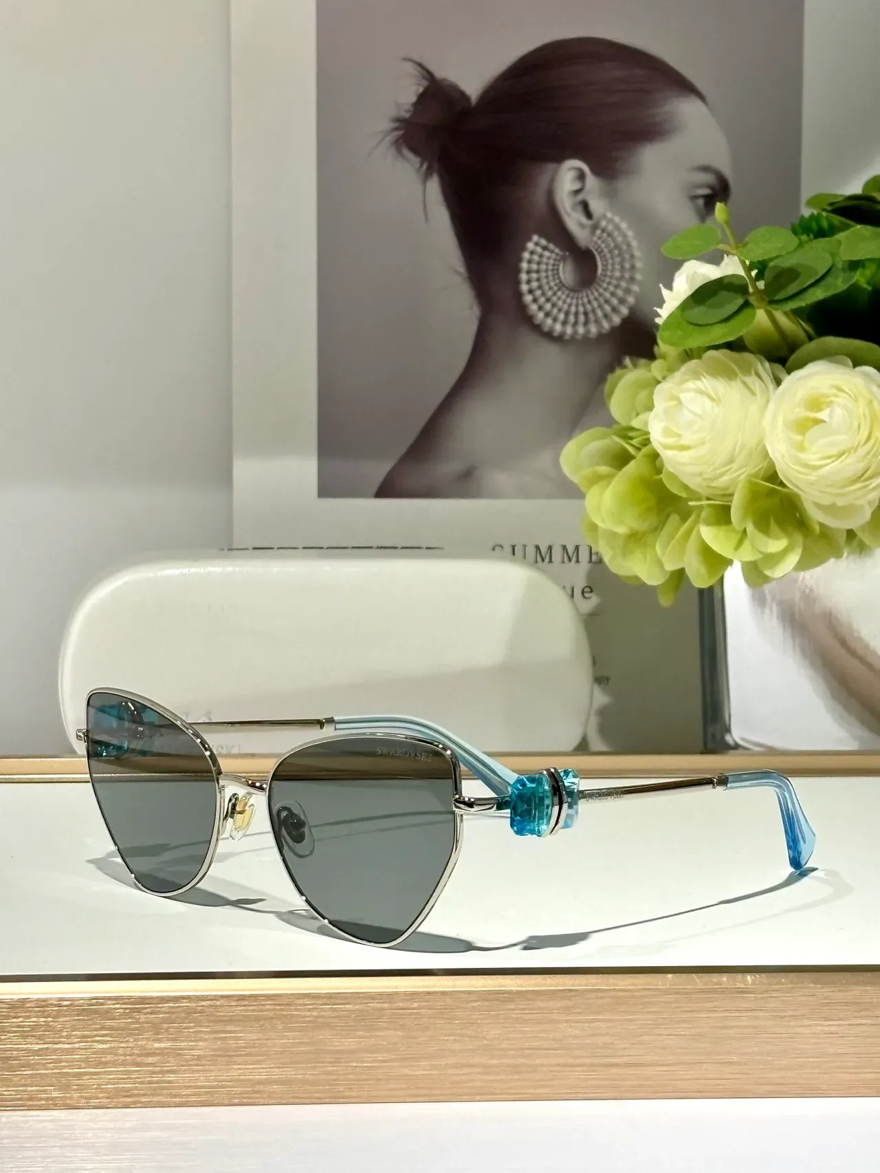 Lunettes de soleil doré vert géométrique forme œil de chat silhouette cadre métallique 9