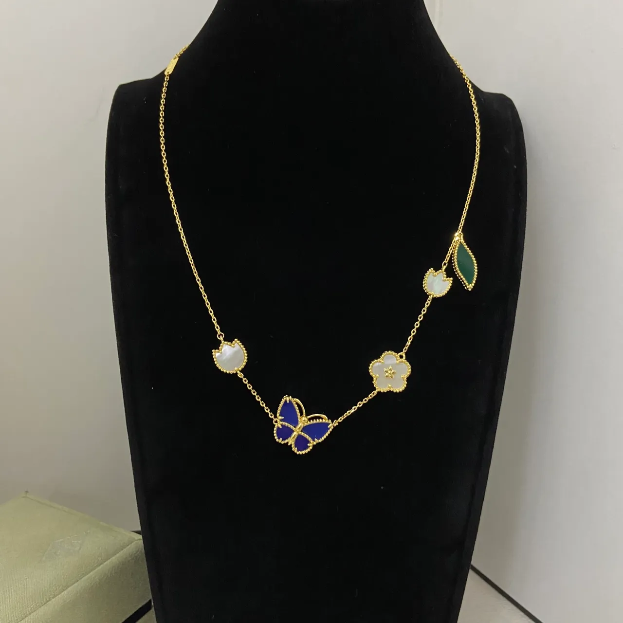 Gold Multicolor Clover-Link Motif Enamel Inlay Necklace 10