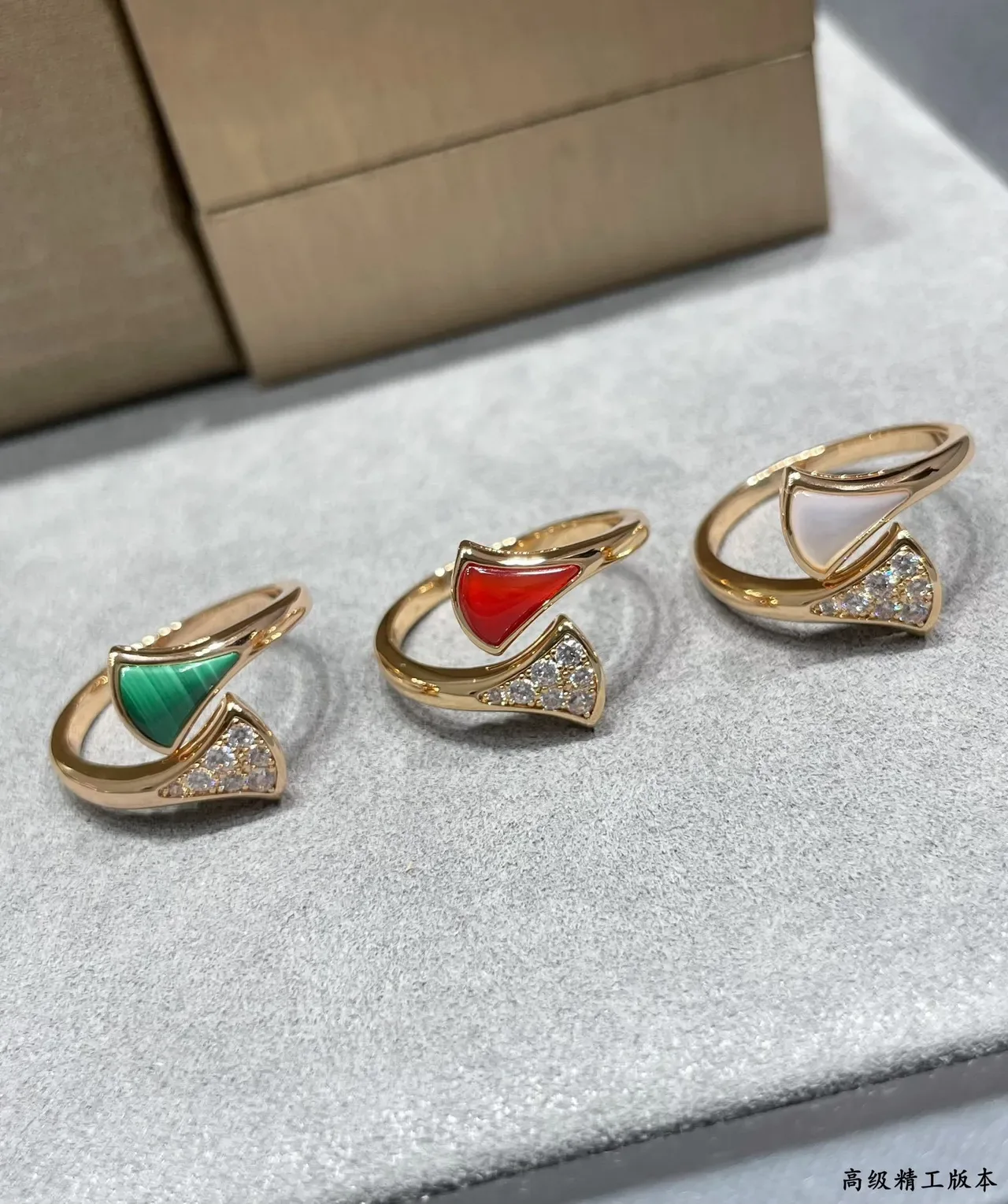 Gold Multicolor Fan-Shaped Motif Pavé-Set Stones Ring 7