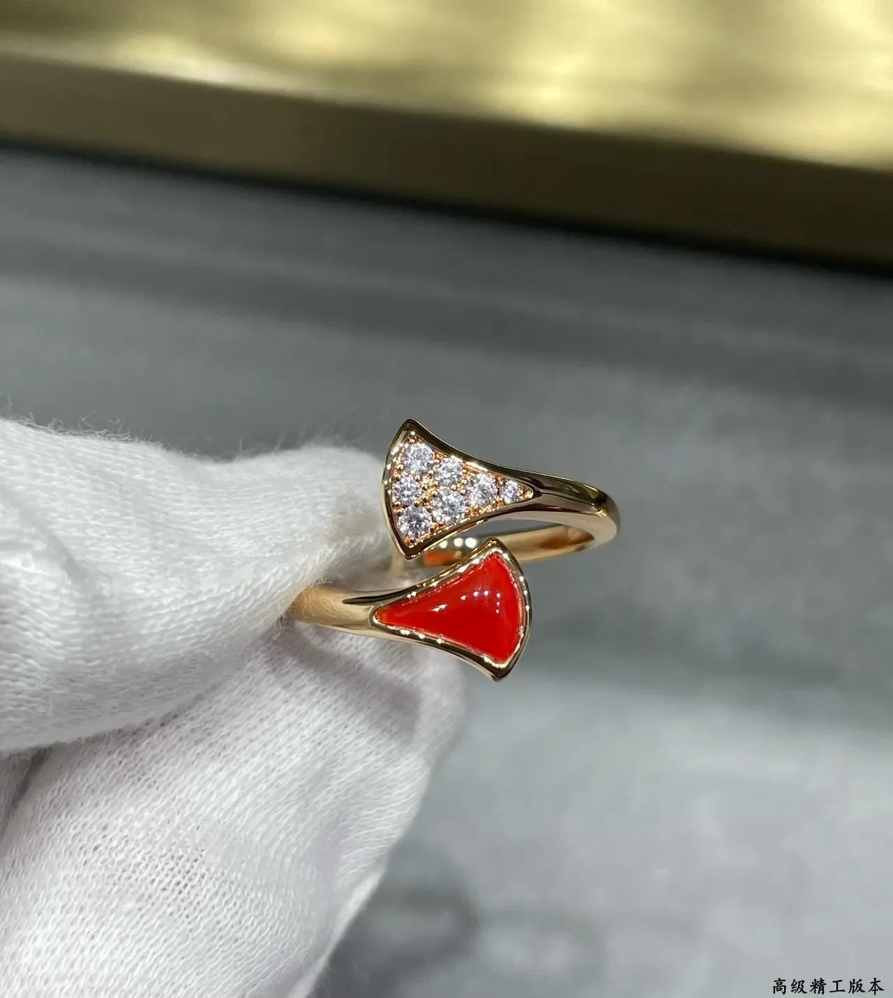 Gold Multicolor Fan-Shaped Motif Pavé-Set Stones Ring 8