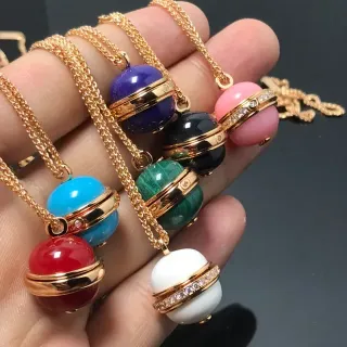 Collier en or avec pendentifs de gemmes sphériques multicolores réglage double bande