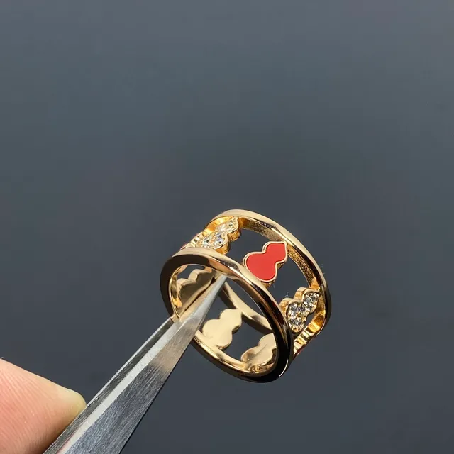 Anillo de oro rojo de banda doble con acentuación de esmalte 3