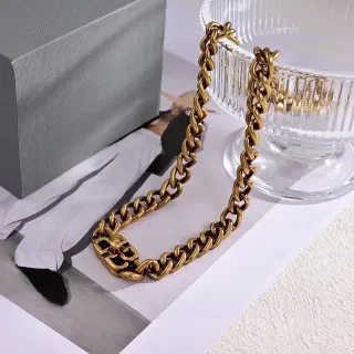 Collier de chaîne épaisse à maillons tordus en or