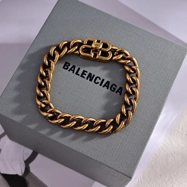 Gold Thick Twisted-Link Chain Necklace 7