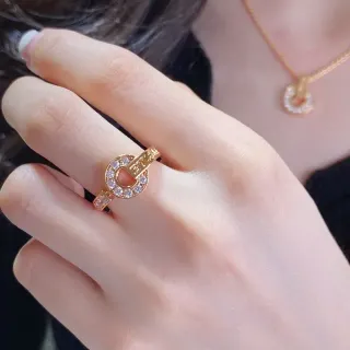 金色圆形镶嵌水晶戒指