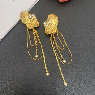 Brincos de gota com franjas de cristal em forma de leque em tom dourado