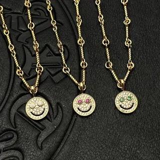 Colliers avec pendentif Pavé visage souriant en doré