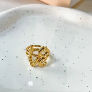 金色雕塑 LOVE 字母戒指