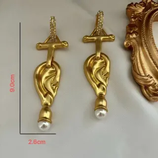 সোনালি নকশাকৃত মুক্তো শেষ ক্রিস্টাল হুক কানের দুল