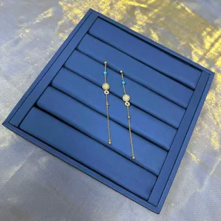 Brincos dourados com pérola turquesa charm de raios solares pendentes