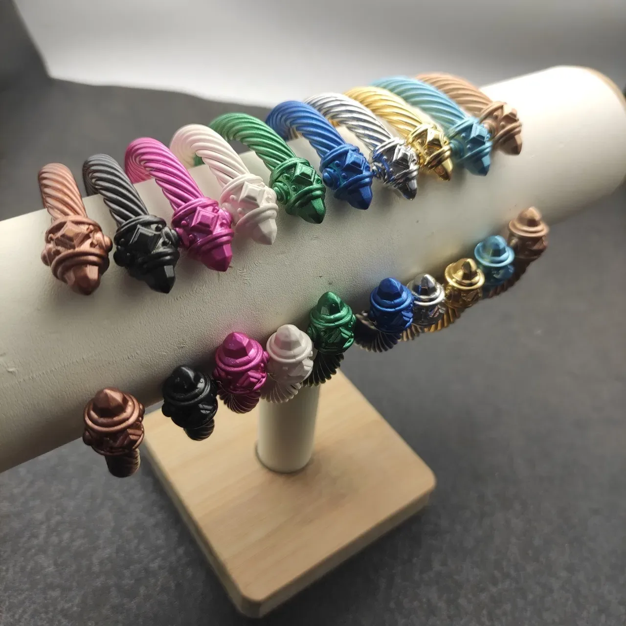 Bisutería Bangle Abierto Dorado Trenzado con Cable 2
