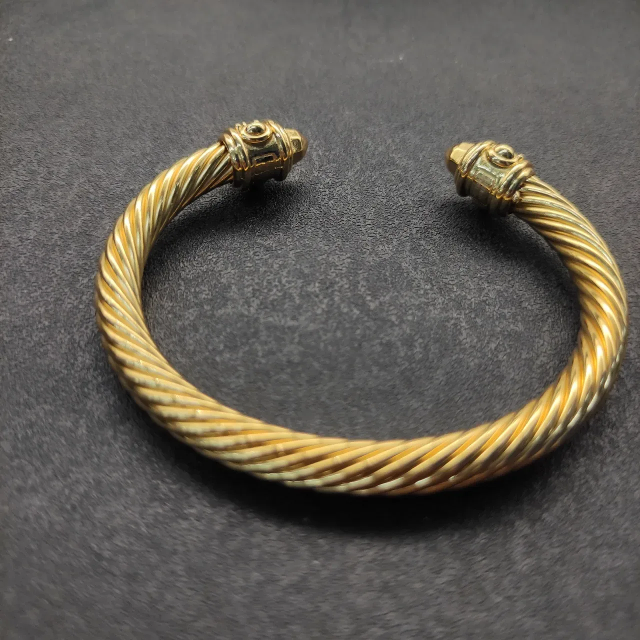 Bisutería Bangle Abierto Dorado Trenzado con Cable 7