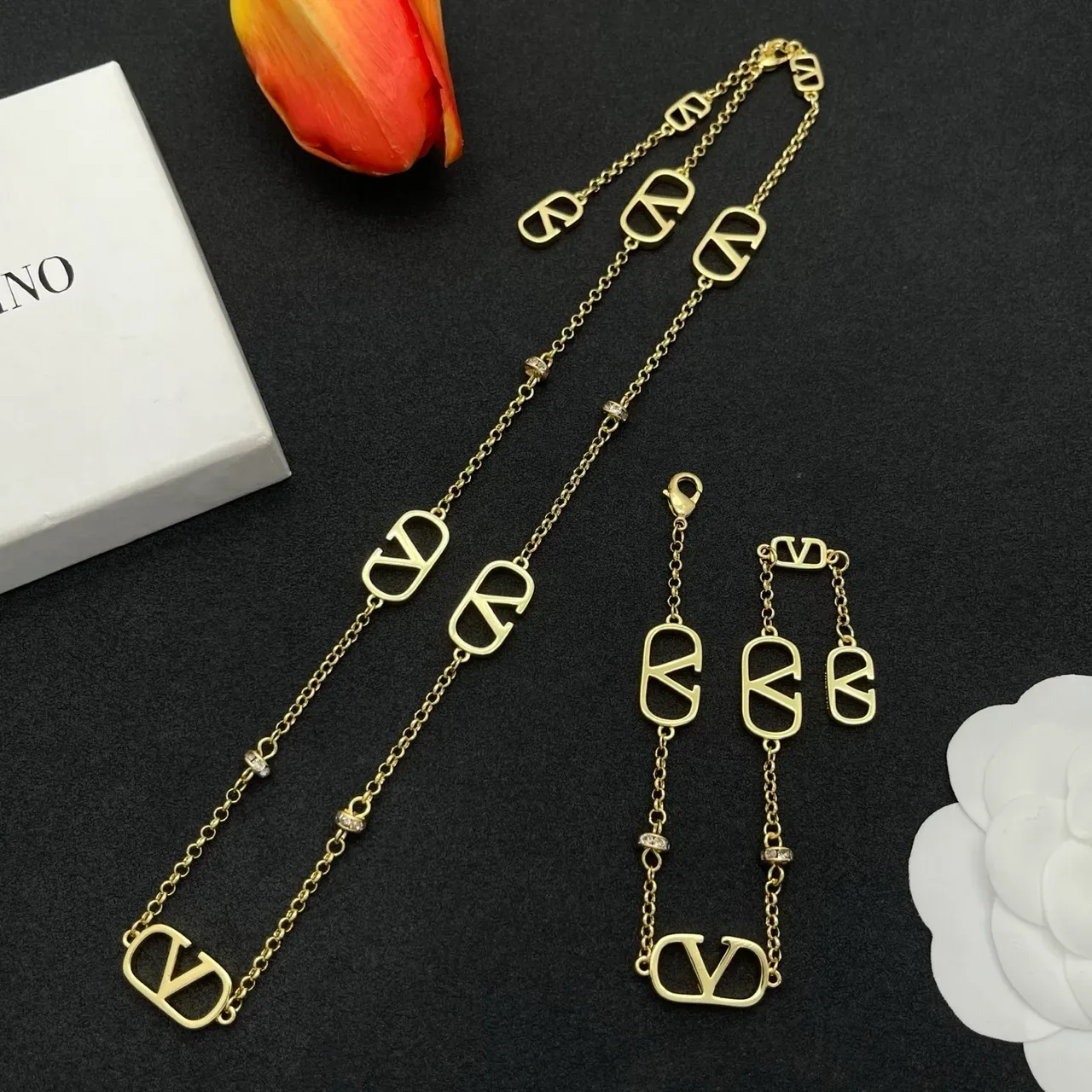 Gold Transparent Chain Open V-Logo Charms Bracelet 2