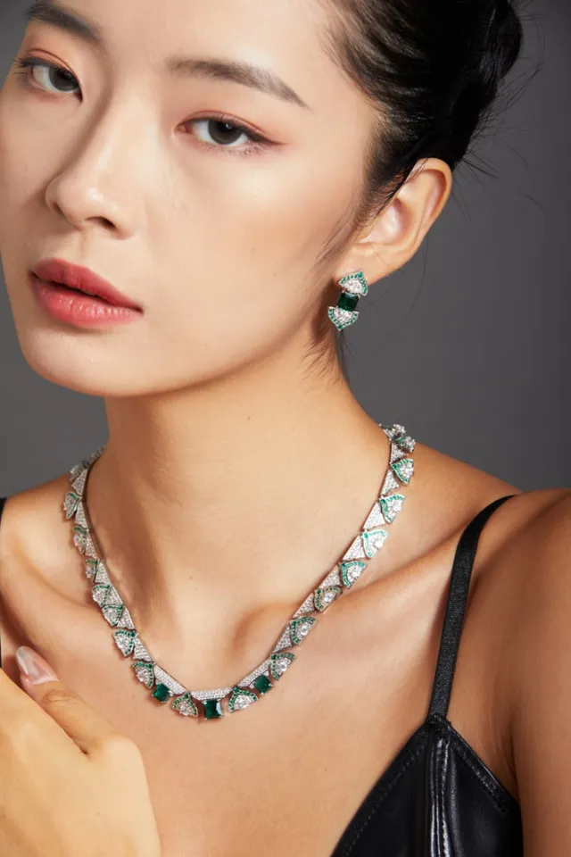 Green Silver Geometric Fan Motif Pavé-Set White Stones Necklace 2