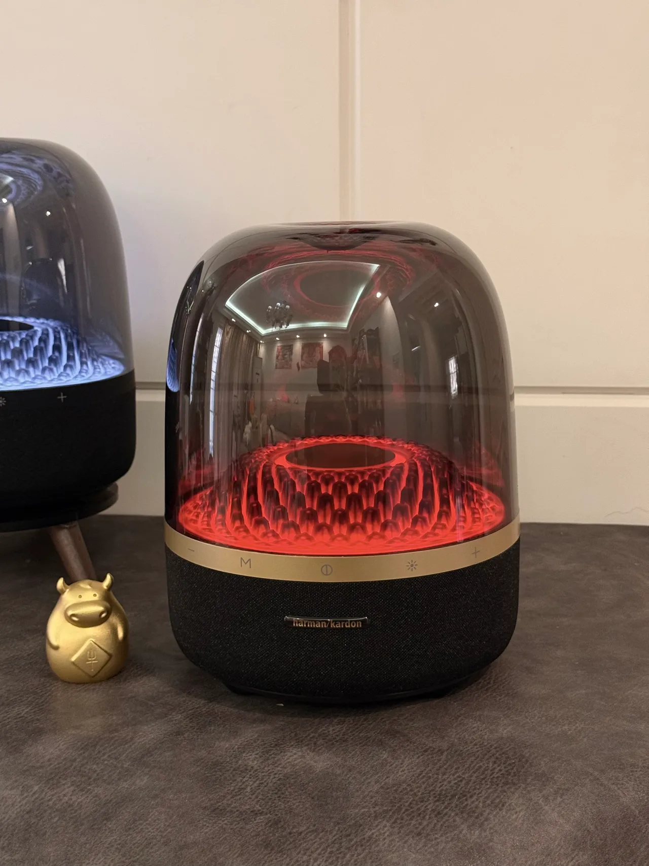 harman/kardon Enceinte en forme de dôme transparente noire Matrice de transducteurs internes illuminée Haut-parleur portable 2